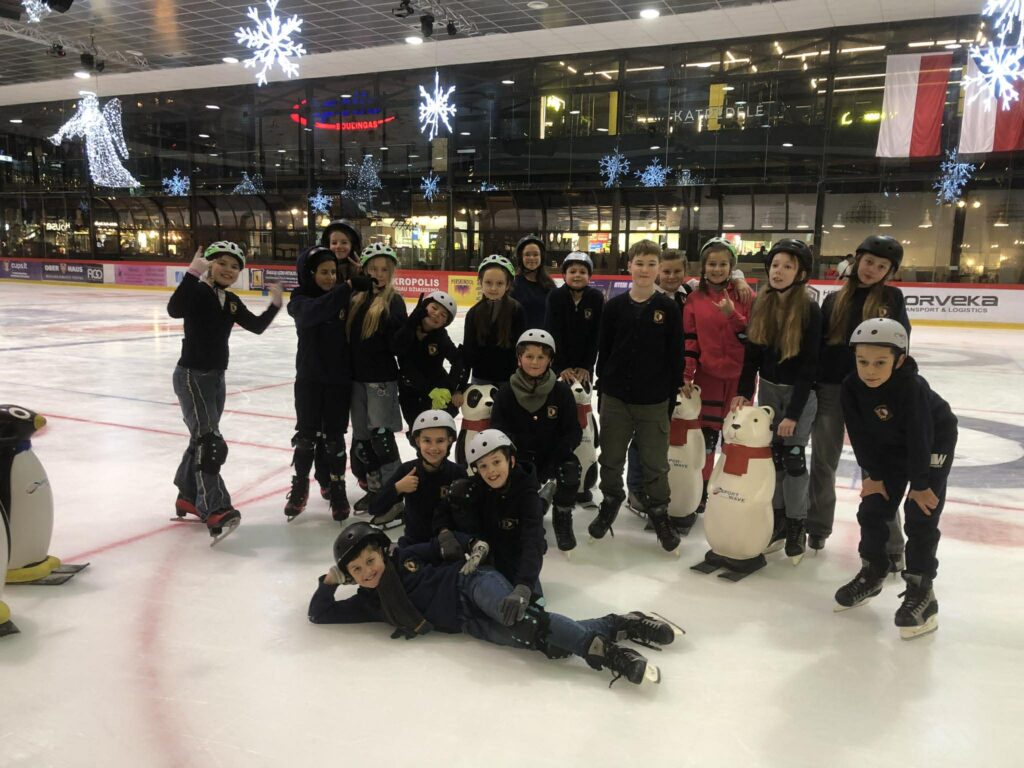 Kūno kultūros pamoka ant ledo