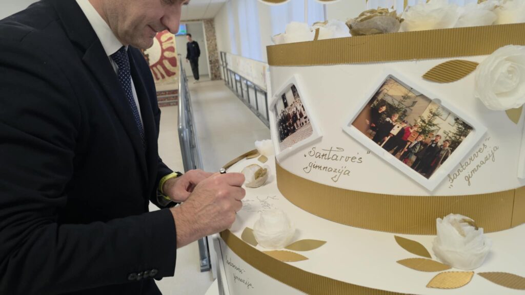 7f4f3da4-29cc-4d0e-a3cd-74127d39bc60