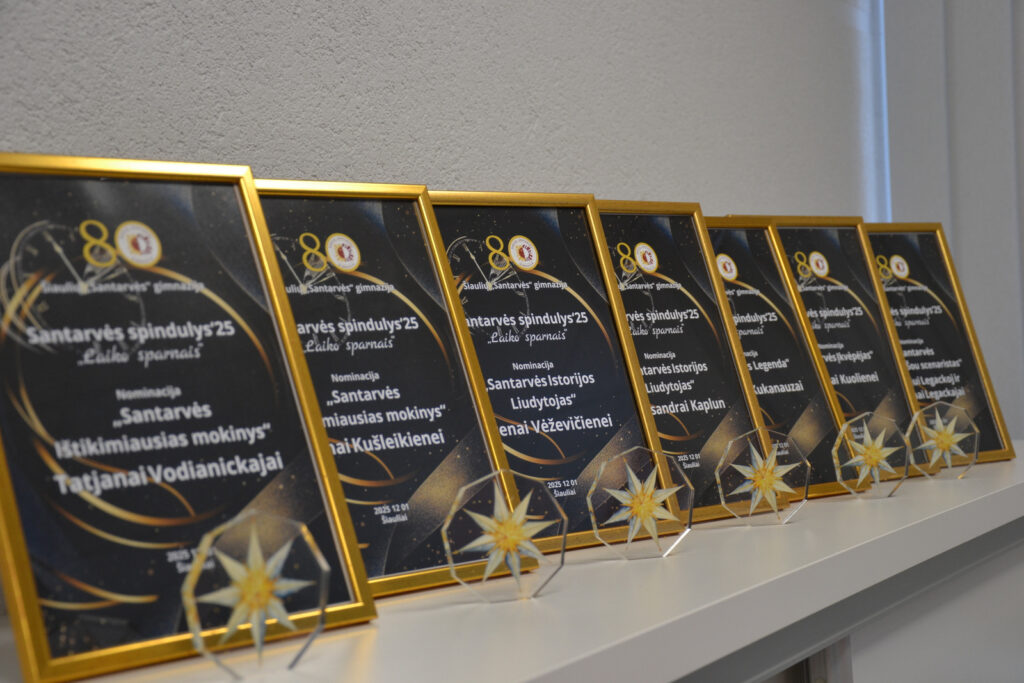 „Santarvės“ gimnazija šventė 80-metį „Laiko sparnais“