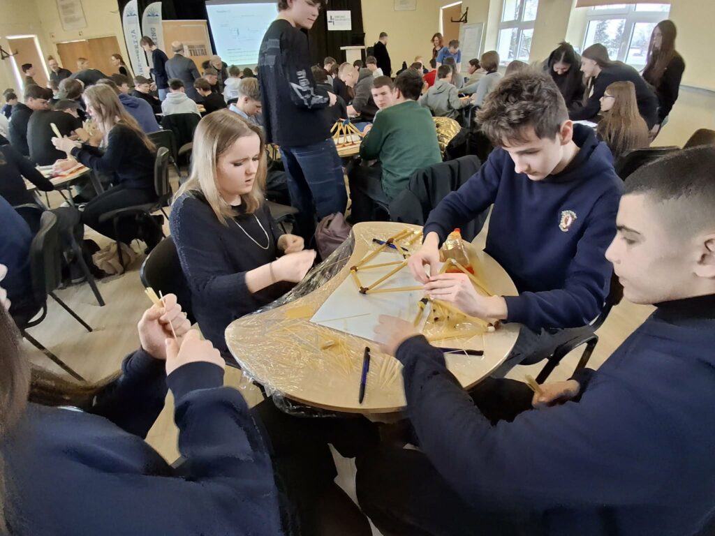 Makaronų tiltų iššūkis – kūryba, bandymai ir atradimai!